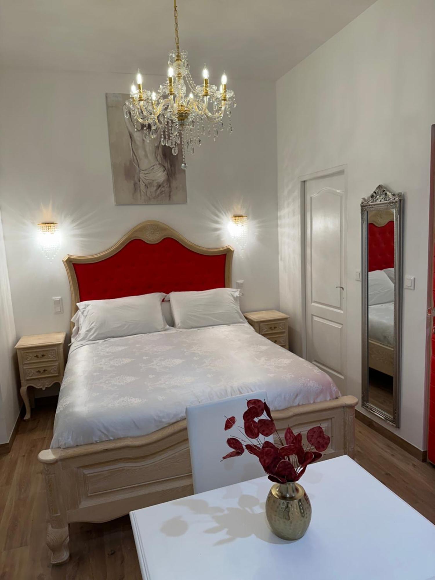 Petit Presbytere Dans L'eglise Appartement *